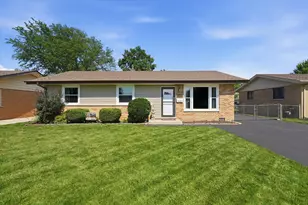 13111 Fairway Dr, Crestwood, IL 60418 - Photo 1
