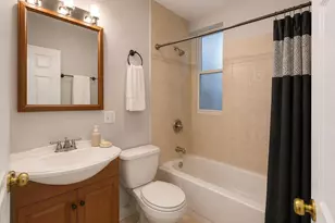 7209 N Damen Ave, Chicago, IL 60645 - Photo 10