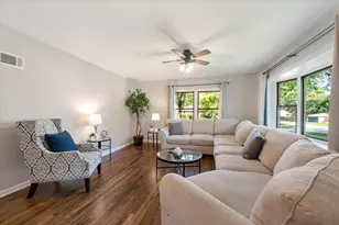 16W661 White Pine Rd, Bensenville, IL 60106 - Photo 2