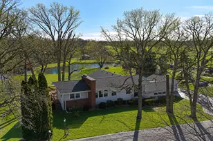 13 Riegel Oaks Ln, Homewood, IL 60430 - Photo 2