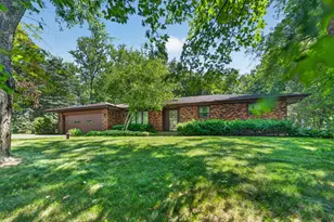 12241 Squirrel Tree Ln, Belvidere, IL 61008 - Photo 2