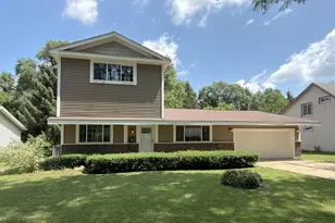967 Cardiff Dr, Crystal Lake, IL 60014 - Photo 2