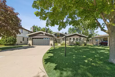 9424 Tripp Avenue, Skokie, IL 60076 - Photo 1