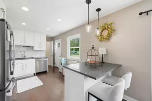 683 Sandy Ln, Des Plaines, IL 60016 - Photo 14