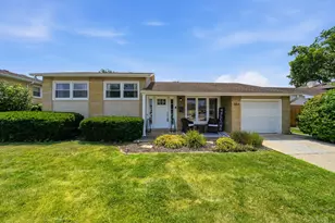 683 Sandy Ln, Des Plaines, IL 60016 - Photo 2