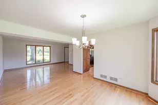 732 Jamestowne Rd, Sleepy Hollow, IL 60118 - Photo 4