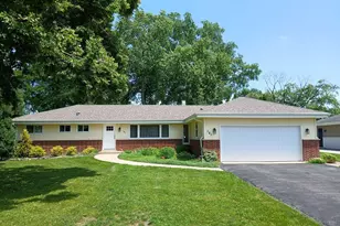 121 N Mandel Ln, Prospect Heights, IL 60070 - Photo 1
