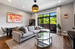 2712 W Montrose Ave, Chicago, IL 60618 - Photo 2
