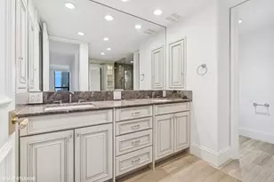 180 E Pearson St, Chicago, IL 60611 - Photo 16
