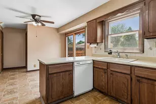 151 Muehl St, Lockport, IL 60441 - Photo 4