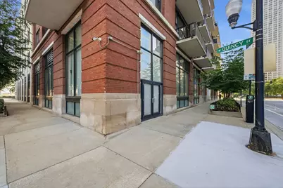 210 S Desplaines Street #SE, Chicago, IL 60661 - Photo 2