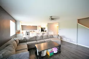 936 Wildwood Dr, Pingree Grove, IL 60140 - Photo 8