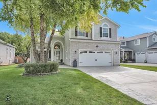 9035 Westminster Dr, Woodridge, IL 60517 - Photo 2
