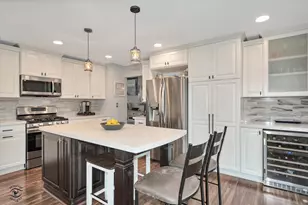 9035 Westminster Dr, Woodridge, IL 60517 - Photo 10