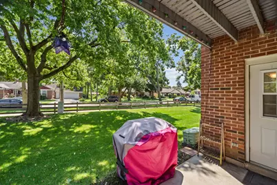 196 Grove Avenue #B, Des Plaines, IL 60016 - Photo 8
