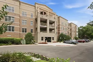 105 Lakeview Dr, Bloomingdale, IL 60108 - Photo 2