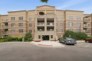 105 Lakeview Dr, Bloomingdale, IL 60108 - Photo 1
