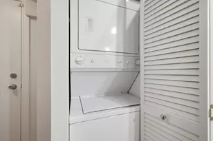 2013 W Crystal St, Chicago, IL 60622 - Photo 16
