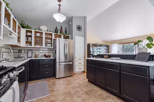 935 Revere Ln, Island Lake, IL 60042 - Photo 6