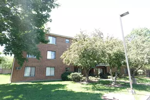 1303 N Winslowe Dr, Palatine, IL 60074 - Photo 1