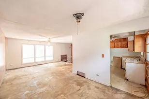 7207 Catalpa Ave, Woodridge, IL 60517 - Photo 4