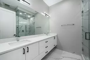3056 N Lincoln Ave, Chicago, IL 60657 - Photo 12