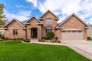 732 Edgewater Dr, Morris, IL 60450 - Photo 1