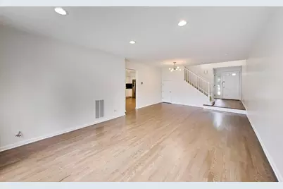 437 Grosse Pointe Circle #437, Vernon Hills, IL 60061 - Photo 4