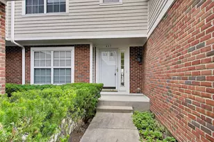 437 Grosse Pointe Cir, Vernon Hills, IL 60061 - Photo 2