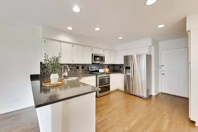 437 Grosse Pointe Circle #437, Vernon Hills, IL 60061 - Photo 6