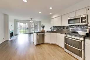 437 Grosse Pointe Cir, Vernon Hills, IL 60061 - Photo 8