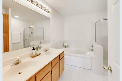 437 Grosse Pointe Circle #437, Vernon Hills, IL 60061 - Photo 18