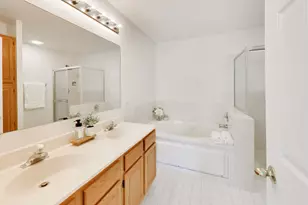 437 Grosse Pointe Cir, Vernon Hills, IL 60061 - Photo 18