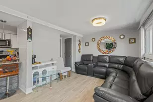 8914 Robin Dr, Des Plaines, IL 60016 - Photo 10