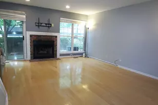 1069 Talbots Ln, Elk Grove Village, IL 60007 - Photo 6