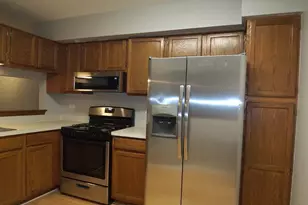 1069 Talbots Ln, Elk Grove Village, IL 60007 - Photo 4