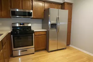 1069 Talbots Ln, Elk Grove Village, IL 60007 - Photo 2
