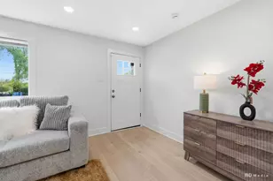 8541 S Givins Ct, Chicago, IL 60620 - Photo 4