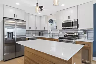 8541 S Givins Ct, Chicago, IL 60620 - Photo 6