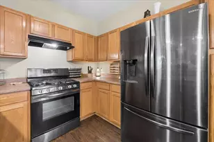 546 Clayton Cir, Sycamore, IL 60178 - Photo 6