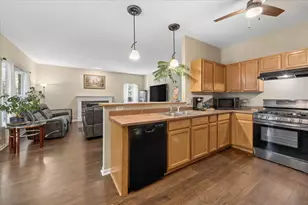 546 Clayton Cir, Sycamore, IL 60178 - Photo 4