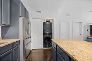 3300 W Irving Park Rd, Chicago, IL 60618 - Photo 12