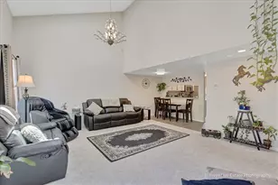 333 Shadybrook Ln, Aurora, IL 60504 - Photo 8