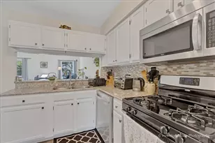 333 Shadybrook Ln, Aurora, IL 60504 - Photo 10