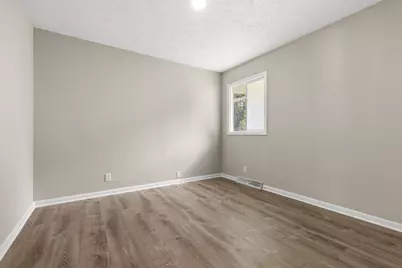 2221 Evans Avenue, Loves Park, IL 61111 - Photo 8