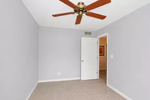 309 S Cross Trail, McHenry, IL 60050 - Photo 32