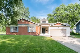 42 Circle Dr W, Montgomery, IL 60538 - Photo 2