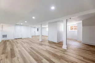 8025 S Euclid Ave, Chicago, IL 60617 - Photo 26
