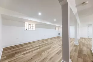 8025 S Euclid Ave, Chicago, IL 60617 - Photo 24