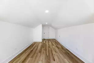 8025 S Euclid Ave, Chicago, IL 60617 - Photo 18